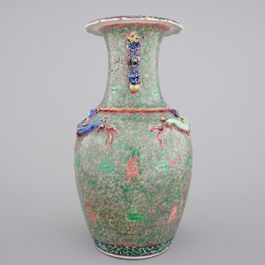 A pair of Canton famille verte vases and a pink ground Canton vase, 19th C. — photo 12
