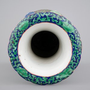 A pair of Canton famille verte vases and a pink ground Canton vase, 19th C. — photo 15