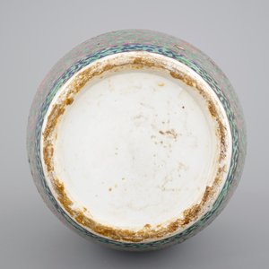 A pair of Canton famille verte vases and a pink ground Canton vase, 19th C. — photo 16