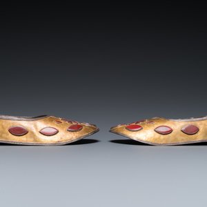 A pair of carnelian-mounted gilt silver slippers, Uzbekistan, 19th C. — photo 2