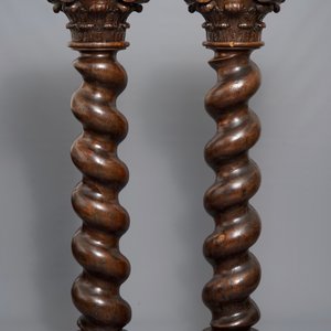 A pair of carved oak twisted pillars with Corinthian capitals, 18th C. — 照片 4