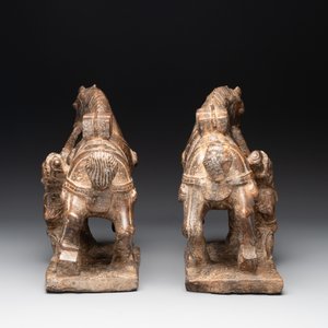 A pair of Chinese archaistic carved stone horses, 20th C. — 照片 5