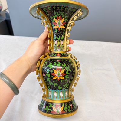 A pair of Chinese archaistic cloisonné vases with floral design — photo 4
