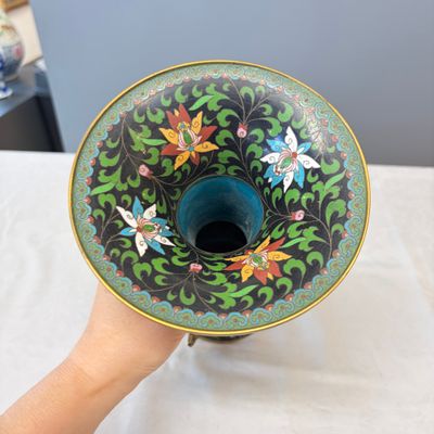 A pair of Chinese archaistic cloisonné vases with floral design — photo 6