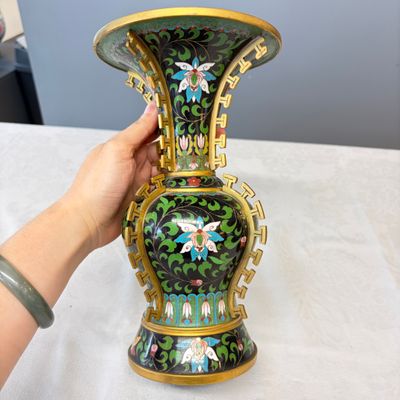 A pair of Chinese archaistic cloisonné vases with floral design — photo 3