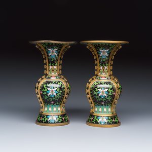 A pair of Chinese archaistic cloisonné vases with floral design — photo 3