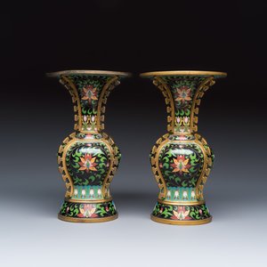 A pair of Chinese archaistic cloisonné vases with floral design — photo 4