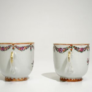 A pair of Chinese armorial cups and saucers for the French market, Qianlong — 照片 5