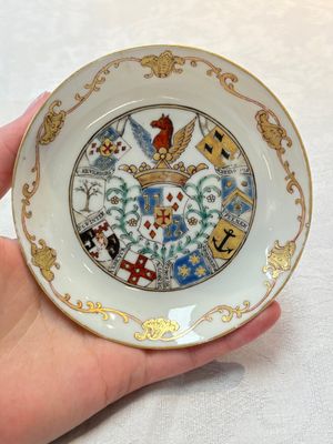 A pair of Chinese armorial cups and saucers with the arms of 'Van Reverhorst' for the Dutch market, Qianlong, ca. 1745 — 照片 13