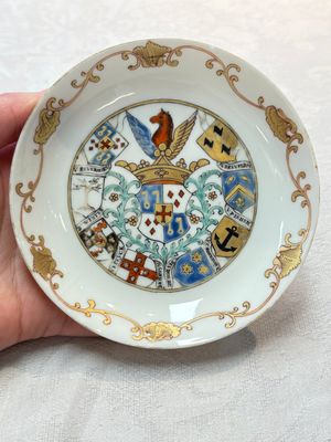 A pair of Chinese armorial cups and saucers with the arms of 'Van Reverhorst' for the Dutch market, Qianlong, ca. 1745 — 照片 15