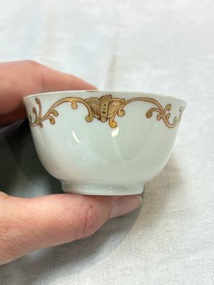 A pair of Chinese armorial cups and saucers with the arms of 'Van Reverhorst' for the Dutch market, Qianlong, ca. 1745 — 照片 3
