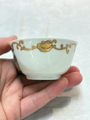 A pair of Chinese armorial cups and saucers with the arms of 'Van Reverhorst' for the Dutch market, Qianlong, ca. 1745 — 照片 8