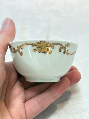 A pair of Chinese armorial cups and saucers with the arms of 'Van Reverhorst' for the Dutch market, Qianlong, ca. 1745 — 照片 9