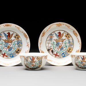 A pair of Chinese armorial cups and saucers with the arms of 'Van Reverhorst' for the Dutch market, Qianlong, ca. 1745 — 照片 1