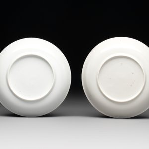 A pair of Chinese armorial cups and saucers with the arms of 'Van Reverhorst' for the Dutch market, Qianlong, ca. 1745 — 照片 3