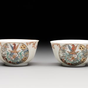 A pair of Chinese armorial cups and saucers with the arms of 'Van Reverhorst' for the Dutch market, Qianlong, ca. 1745 — 照片 4