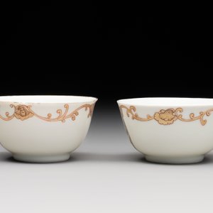 A pair of Chinese armorial cups and saucers with the arms of 'Van Reverhorst' for the Dutch market, Qianlong, ca. 1745 — 照片 5