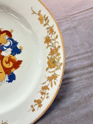 A pair of Chinese armorial dishes with the arms of Valckenier of Amsterdam for the Dutch market, Yongzheng — 照片 11