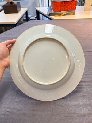 A pair of Chinese armorial dishes with the arms of Valckenier of Amsterdam for the Dutch market, Yongzheng — 照片 12