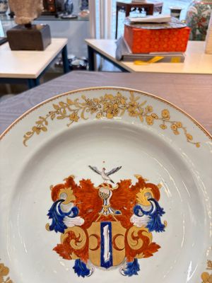 A pair of Chinese armorial dishes with the arms of Valckenier of Amsterdam for the Dutch market, Yongzheng — 照片 4