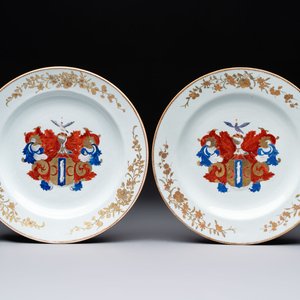 A pair of Chinese armorial dishes with the arms of Valckenier of Amsterdam for the Dutch market, Yongzheng — 照片 1