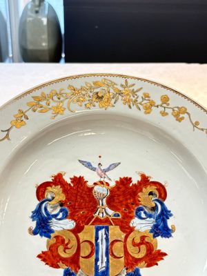 A pair of Chinese armorial dishes with the arms of Valckenier of Amsterdam for the Dutch market, Yongzheng — photo 11