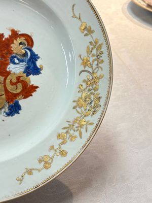 A pair of Chinese armorial dishes with the arms of Valckenier of Amsterdam for the Dutch market, Yongzheng — photo 12