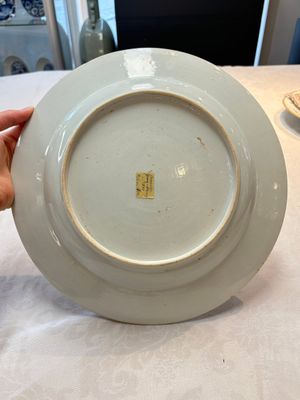 A pair of Chinese armorial dishes with the arms of Valckenier of Amsterdam for the Dutch market, Yongzheng — photo 14