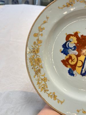 A pair of Chinese armorial dishes with the arms of Valckenier of Amsterdam for the Dutch market, Yongzheng — photo 6
