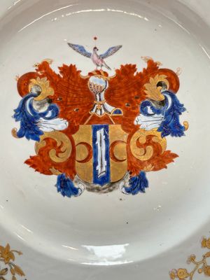 A pair of Chinese armorial dishes with the arms of Valckenier of Amsterdam for the Dutch market, Yongzheng — photo 9