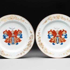 A pair of Chinese armorial dishes with the arms of Valckenier of Amsterdam for the Dutch market, Yongzheng — photo 1