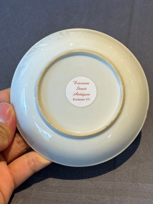 A pair of Chinese armorial famille rose cups and saucers with the arms of Tyndall for the English market and two monogrammed bowls, Qianlong — 照片 13