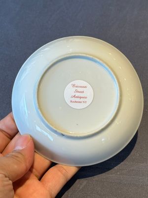 A pair of Chinese armorial famille rose cups and saucers with the arms of Tyndall for the English market and two monogrammed bowls, Qianlong — 照片 7