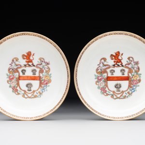 A pair of Chinese armorial famille rose cups and saucers with the arms of Tyndall for the English market and two monogrammed bowls, Qianlong — 照片 2
