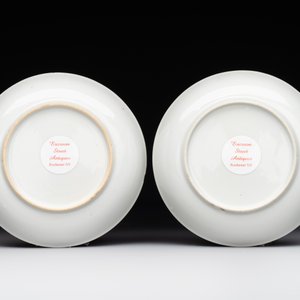 A pair of Chinese armorial famille rose cups and saucers with the arms of Tyndall for the English market and two monogrammed bowls, Qianlong — 照片 3