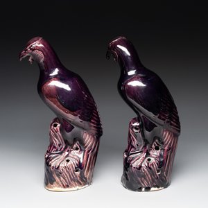 A pair of Chinese aubergine-glazed eagles, 19th C. — 照片 4