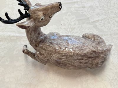 A pair of Chinese aubergine-glazed models of recumbent deer, 18/19th C. — foto 25