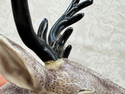 A pair of Chinese aubergine-glazed models of recumbent deer, 18/19th C. — foto 5