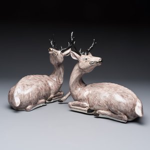 A pair of Chinese aubergine-glazed models of recumbent deer, 18/19th C. — foto 7
