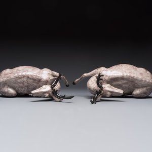 A pair of Chinese aubergine-glazed models of recumbent deer, 18/19th C. — foto 8
