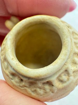 A pair of Chinese bird feeders with moulded design, one unglazed, on later wooden stands, Song — photo 16