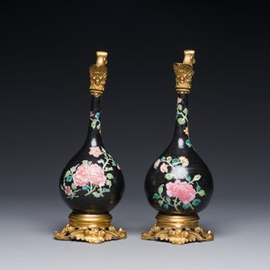 A pair of Chinese black-ground famille rose vases with gilt bronze mounts, Yongzheng — 照片 2