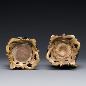 A pair of Chinese black-ground famille rose vases with gilt bronze mounts, Yongzheng — 照片 4