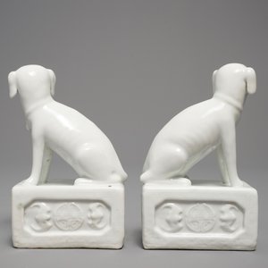 A pair of Chinese blanc de Chine models of dogs, seal mark, 18/19th C. — 照片 4