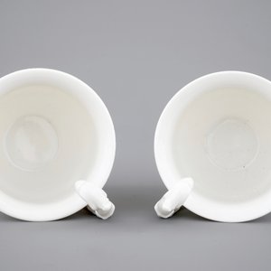 A pair of Chinese blanc de Chine porcelain cups, 19/20th C. — photo 6