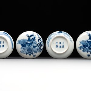 A pair of Chinese blue and white and a pair of blue, white and copper-red seal paste boxes, Kangxi and Qianlong mark, 19th C. — photo 8