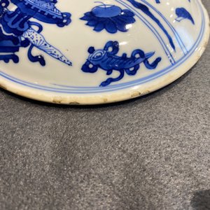 A pair of Chinese blue and white 'antiquities' bowls and covers, Kangxi — photo 13