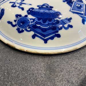 A pair of Chinese blue and white 'antiquities' bowls and covers, Kangxi — photo 15
