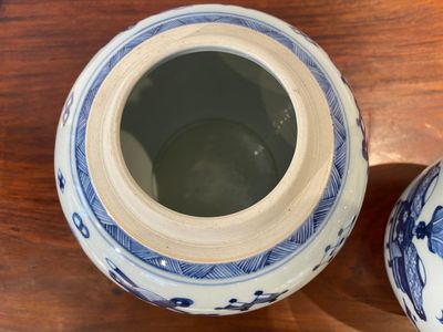 A pair of Chinese blue and white ‘antiquities’ jars with wooden covers, Kangxi — photo 7