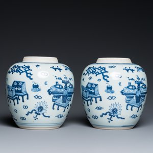 A pair of Chinese blue and white ‘antiquities’ jars with wooden covers, Kangxi — photo 6